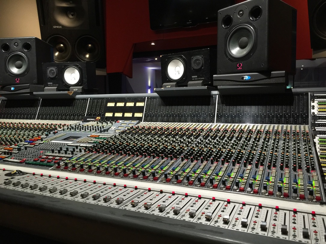 studio-2224493 1920